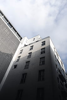blanc, edifici, ennuvolat, cel, França, Estrasburg, arquitectònic, habitatge, fotografia de carrer, carrer, finestres, ombra de degradat, degradat, angle inclinat, angle baix, perspectiva, buscant, finestra, exterior de l'edifici, cantonada, urbà, ciutat, gratacels, arquitectura, estructura construïda, vista d’angle baix, modern, naturalesa, núvol - cel, dia, cap gent, barri residencial, oficina, vidre - material, a l'aire lliure, exterior d’edifici d’oficines, alta - alta, llum solar, apartament, 5K, CC0, domini públic, lliure de regalies