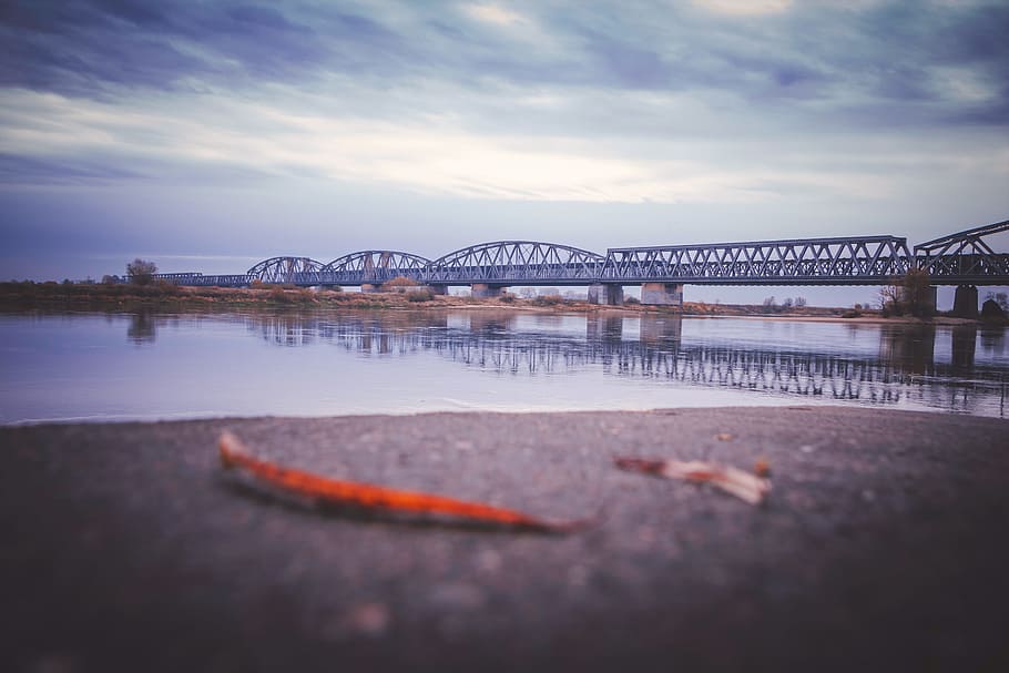 tilt fotografering, metalbro, arkitektur, bro, flod, bro - menneskeskabt struktur, forbindelse, vand, transportmidler, bygget struktur, himmel, natur, by, sky - himmel, ingen mennesker, rejsemål, udendørs, bygning udvendig, skumring, bue bro, 2K