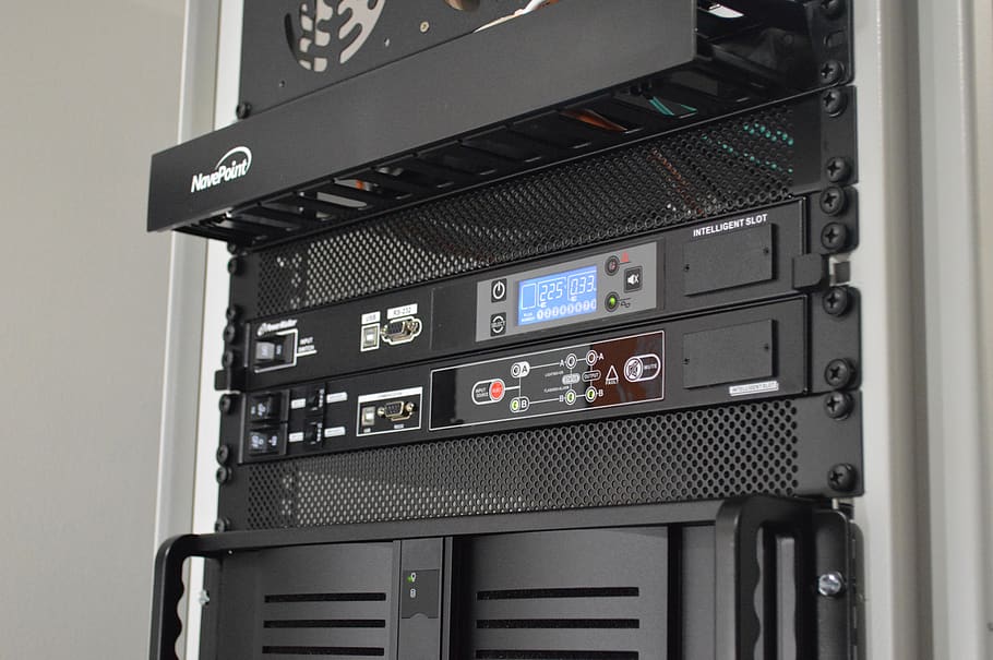 Schalter, Machtverteilung, Computergestell, ats, pdu, Bluewalker, Leistung, homelab, Technologie, Nahansicht, drinnen, keine Leute, Kommunikation, Nummer, Steuerung, Verbindung, westliche Schrift, Maschinen, Messinstrument, Schalttafel, Ausrüstung, Text, Industrie, Sicherheit, Metall, Finanzen, Kraftstoff- und Stromerzeugung, Wirtschaft, 5K