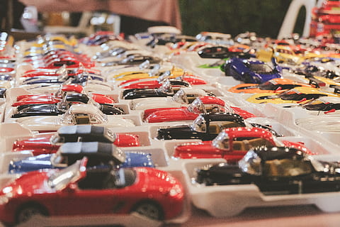 roztříděný, miniaturní, kolekce modelů automobilů, auto, vozidlo, automobil, přeprava, kolo, stroj, Thajsko, Bangkoku, muzeum siam, parkoviště, člověk, osoba, hračka, hot rod, Přehlídka aut, kart, konvertibilní, autíčka, Historické auto, selektivní zaměření, velká skupina objektů, výběr, hojnost, stálý život, nikdo, maloobchodní, v řadě, variace, na prodej, uvnitř, detail, uspořádání, obchod, trh, motorové vozidlo, den, vícebarevné, Červené, maloobchodní displej, konzumerismus, 5K, CC0, veřejná doména, bez autorských práv