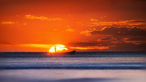 posta de sol, mar, núvols, vermell, Croàcia, mar adriàtic, aigua, cel, color taronja, vaixell nàutic, horitzó sobre l’aigua, moviment, escenics - natura, núvol - cel, transport, naturalesa, horitzó, terra, bellesa a la natura, tranquil·litat, a l'aire lliure, silueta, platja, cap gent, 2K, CC0, domini públic, lliure de regalies