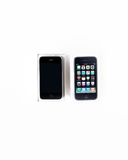 czarny iphone 4, technologia, kopia przestrzeń, wewnątrz, żadnych ludzi, porozumiewanie się, studio strzał, białe tło, zbliżenie, odetnij, technologia bezprzewodowa, numer, ekran, przenośne urządzenie informacyjne, Bezpośrednio powyżej, inteligentny telefon, kształt, ekran urządzenia, czarny kolor, połączenie, biały kolor, klawiatura, 2K, CC0, domena publiczna, darmowe zdjęcia