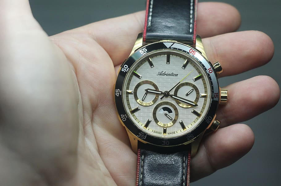 tempo, orologio, adriatica, un cinturino, mano, mano umana, parte del corpo umano, una persona, detenzione, persone reali, parte del corpo, orologio da polso, precisione, avvicinamento, strumento del tempo, stili di vita, numero, persona irriconoscibile, metallo, giorno, orologio da tasca, dito, cronometro, mano minuta, accessorio personale, 2K