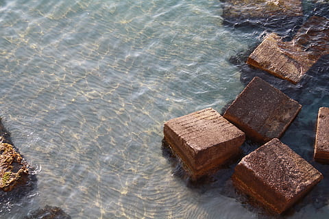 Otranto, hav, sten-, vand, høj vinkel visning, ingen mennesker, træ - materiale, dag, natur, mad og drikke, udendørs, Brun, solid, bevægelse, fristelse, sødt mad, tæt på, mad, piblede, sollys, renhed, overfladisk, 4K, CC0, offentligt domæne, royaltyfrie