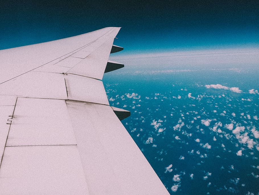 passagerflyvinger, luftfartøj, fly, transportform, transportmidler, flyvinger, himmel, flyvende, ingen mennesker, rejse, natur, luftfoto, sky - himmel, dag, Midt i luften, blå, på farten, køretøjsdel, bygning udvendig, udendørs, 2K