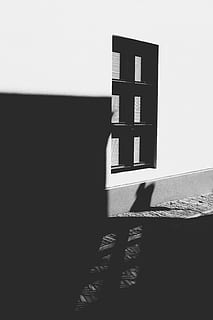 fereastră închisă, fereastră, lumina soarelui, joc de umbre, umbră, perete, alb-negru, monocrom, urban, fotografierea pe stradă, minim, oraș, Olanda, ușoară, bandw, arhitectură, montare pe perete, casă, culoare neagră, nici o persoana, construită, exteriorul clădirii, alb, în aer liber, întuneric, vechi, apartament, fundaluri, acasă interior, scenă urbană, 4K, CC0, domeniu public, fără drepturi de autor