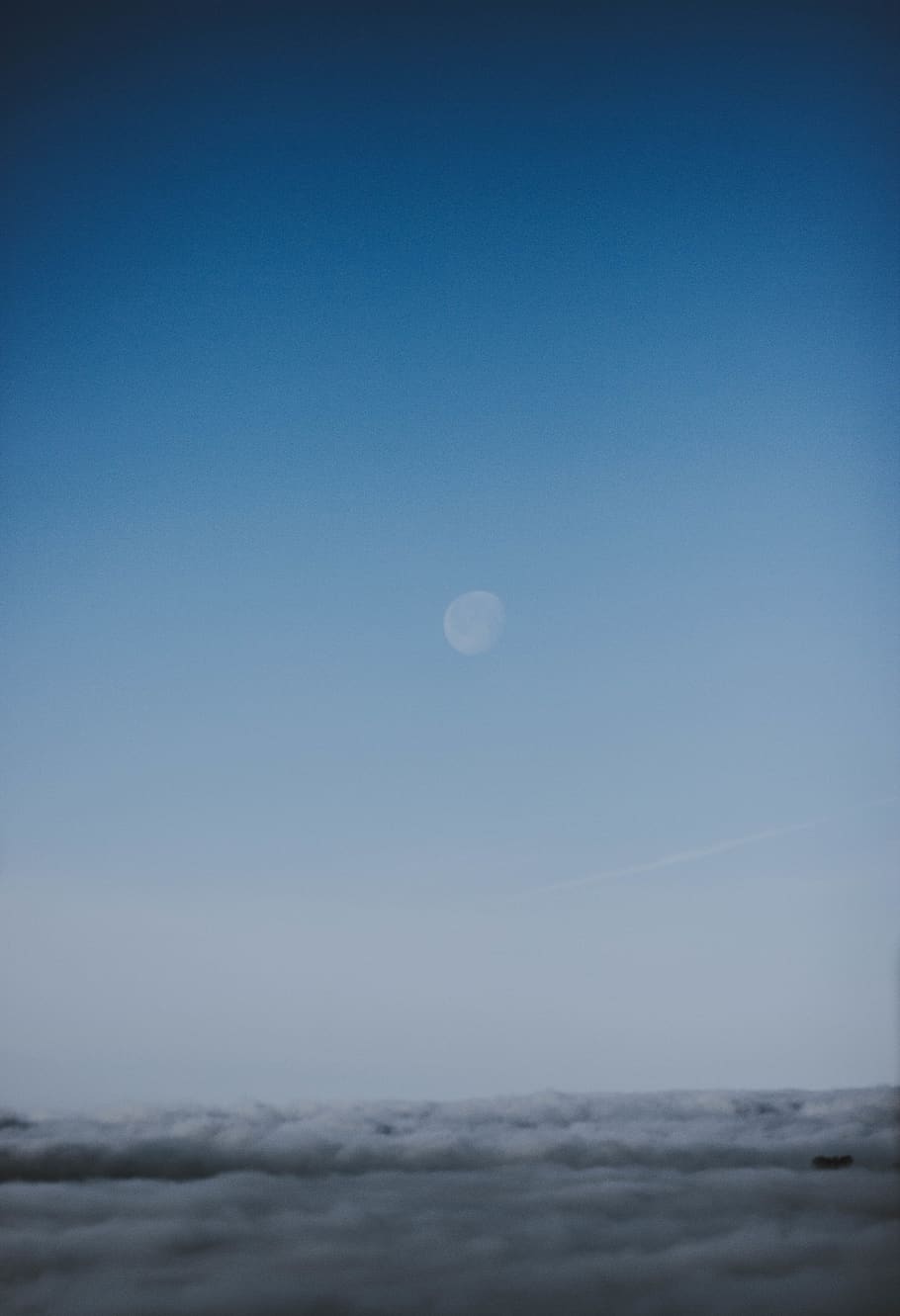 cloudformace, měsíc, tapeta na zeď, zasněný, mrak, modrý, nebe, krása v přírodě, klidné scény, klid, scenics - příroda, astronomie, prostor, Příroda, soumrak, kopie prostor, čisté nebe, nikdo, venku, noc, půlměsíc, životní prostředí, idylický, úplněk, planetární měsíc, 4K