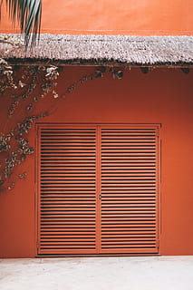 orange Tür geschlossen, Wohnkultur, Verschluss, Vorhang, Fenster, Fensterschatten, Asien Gärten, helle Farben, Orange, Spanien, orangefarbene Palette, orange Farbe, orange Tür, Tür, Tapete, orange Wand, Reisefotografie, bunt, Pflanze, Backstein, Wand, die Architektur, Gebäudehülle, gebaute Struktur, Gebäude, keine Leute, Schnee, kalte Temperatur, rot, Winter, Wandbau - Funktion, geschlossen, Eingang, Tag, draußen, Natur, Garage, Eisen, 4K, CC0, gemeinfrei, lizenzfrei
