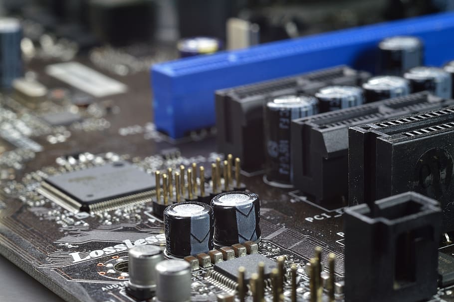 processador, ordinador, equip, maquinari, connexió, endoll, cable, PC, tecnologia, per connectar, electrònica, transferència, circuits, Internet, xarxa, digital, informació, xarxes, dades, xip d’ordinador, indústria, targeta de circuits, indústria electrònica, placa base, equipament, primer pla, complexitat, equips informàtics, part de l’ordinador, cap gent, enfocament selectiu, component elèctric, a l'interior, macro, fons, metall, CPU, color plata, equipament elèctric, 5K