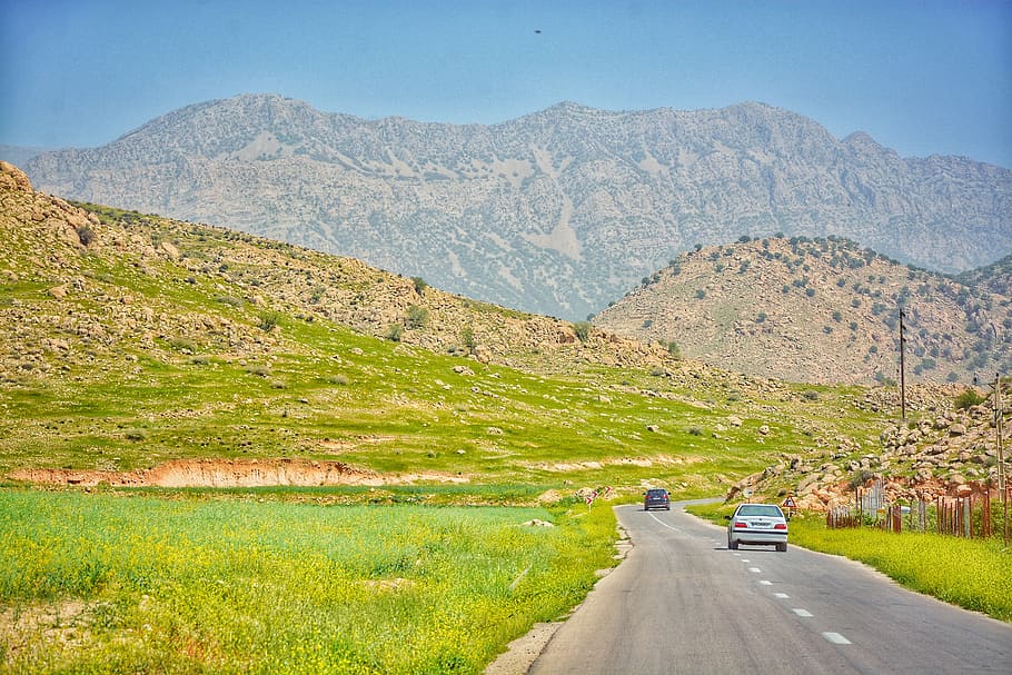 mi sono imbattuto, baghmalek, mezzi di trasporto, strada, montagna, modo di trasporto, veicolo a motore, auto, ambiente, paesaggio, scenics - natura, veicolo terrestre, natura, giorno, viaggio, pianta, terra, nessuno, erba, catena montuosa, bellezza nella natura, in movimento, all'aperto, formazione, 5K