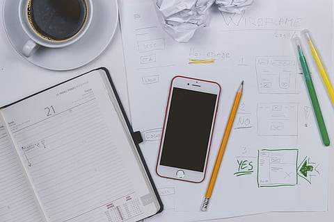développeur web, faire, prototypage., café, journal intime, téléphone intelligent, table, Technologie sans fil, la communication, tasse, La technologie, Planification, plan, lien, agresser, dispositif d'information portable, stylo, tasse à café, café - boisson, affaires, vue grand angle, personne, boisson, à l'intérieur, architecte, 4K, CC0, domaine public, libre de droits