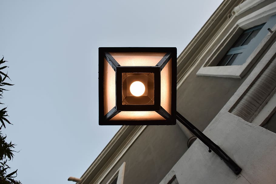 llum, geometria, finestra, nikon, edifici, simetria, vista d’angle baix, arquitectura, estructura construïda, equips d’il·luminació, il·luminat, exterior de l'edifici, cap gent, cel, forma geomètrica, llum elèctrica, forma, directament a sota, escala, vidre - material, carrer, funció de construcció de parets, electricitat, a l'aire lliure, 5K