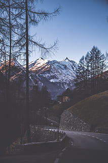 grau, Beton, Straße, Bäume, Berg, kalt, Tageslicht, Landschaft, szenisch, Schnee, Winter, Baum, kalte Temperatur, Himmel, Transport, Pflanze, Auto, Natur, keine Leute, Szenen - Natur, schneebedeckter Berg, Transportmittel, Kraftfahrzeug, Schönheit in der Natur, Gebirge, Landfahrzeug, draußen, 5K, CC0, gemeinfrei, lizenzfrei