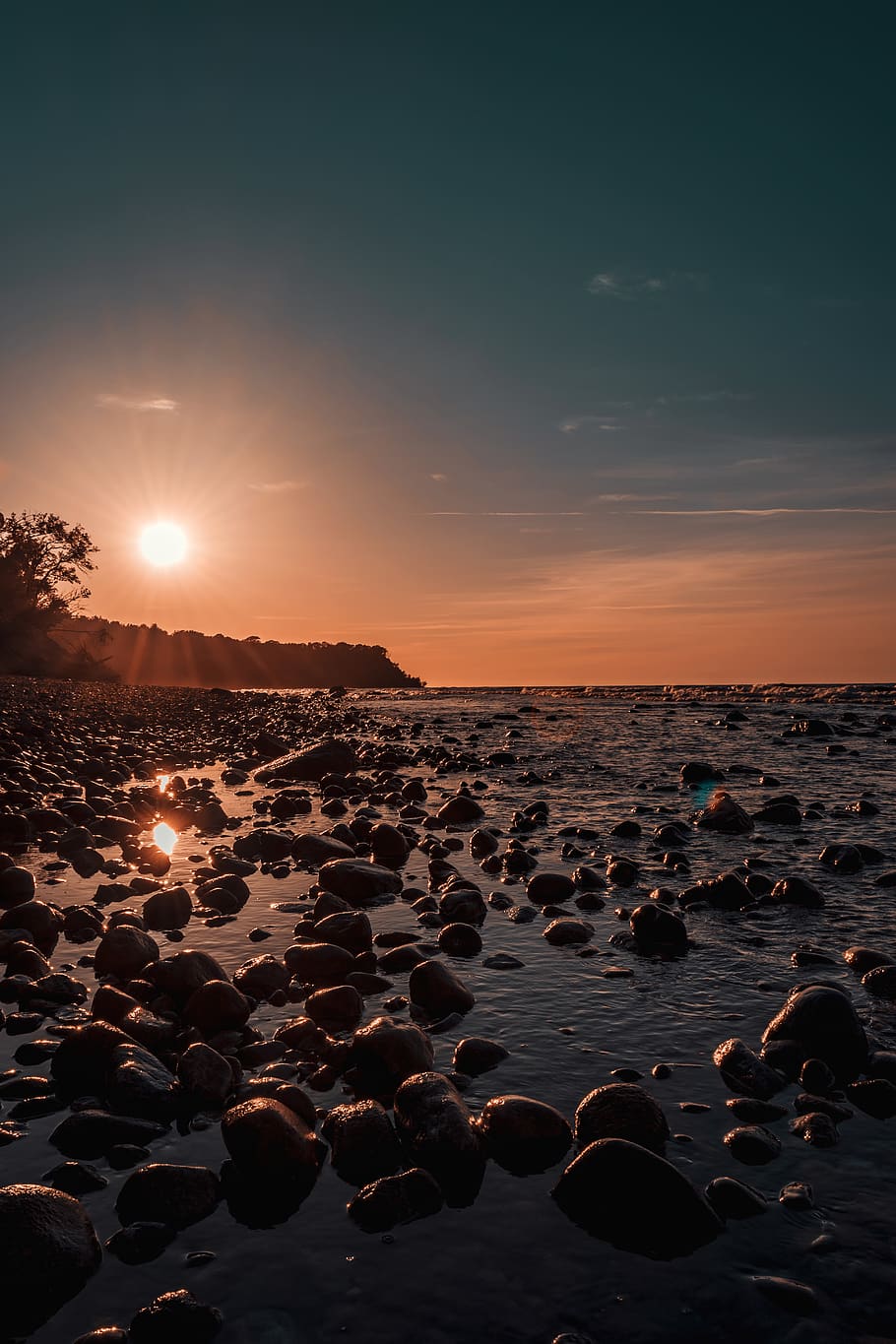 fotografie, rock rublů, vedle, uklidnit, tělo, voda, zlatý, hodina, podsvícený, pláž, svítání, oceán, skály, moře, přímořská krajina, pobřeží, nebe, slunce, západ slunce, scenics - příroda, krása v přírodě, klidné scény, Skála, klid, přistát, pevný, idylický, Příroda, rock - objekt, horizont, mimoměstské scény, horizont nad vodou, nikdo, oblázek, 5K