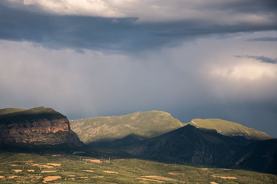 foto del paisaje, verde, montañas, nubes, luz, tiempo de día, ambiente, paisaje, naturaleza, escénico, cielo, fotografía gran angular, nube - cielo, montaña, paisajes - naturaleza, belleza en la naturaleza, escena tranquila, tranquilidad, cordillera, escena no urbana, nadie, idílico, día, remoto, rock, nublado, al aire libre, pico de la montaña, 5K