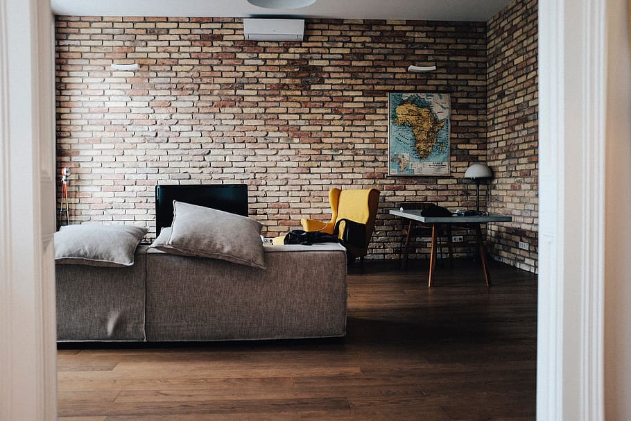 casa, interior, sofà, vivent, habitació, maó, mobles, paret de maó, interior de casa, a l'interior, habitació domèstica, sala d'estar, paret, sòls, terres de fusta dura, cadira, interior de l'aparador, fusta, seient, cap gent, absència, taula, modern, luxe, apartament, sòl de parquet, taula de cafè, 1080P