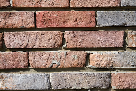 cegła, Ściana, tekstura, wzór, czerwony, Pomarańczowy, tło, geometryczny, prostokąt, grafika, kolor, dekoracje, architektura, budynek, solidny, sarmiento, kamień, Kennedy, stary, dekoracja, dekoracyjny, abstrakcyjny, projekt, funkcja budowy ścian, ceglana ściana, zbudowana struktura, tła, żadnych ludzi, pełna ramka, teksturowane, zbliżenie, szorstki, na dworze, na zewnątrz budynku, materiał konstrukcyjny, uszkodzony, dzień, beton, 8K, CC0, domena publiczna, darmowe zdjęcia
