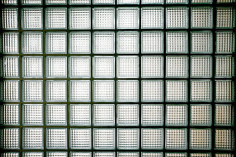 sfondo, bloccare, struttura, modello, bicchiere, parete, costruzione, damme, una linea retta, piazza, superficie, architettura, piastrella, scultura, interno, sfondi, di fila, fotogramma intero, nessuno, ripetizione, struttura costruita, forma quadrata, in casa, fianco a fianco, ordine, griglia, forma, strutturato, finestra, avvicinamento, sicurezza, incrociato, 4K, CC0, dominio pubblico, privo di copyright