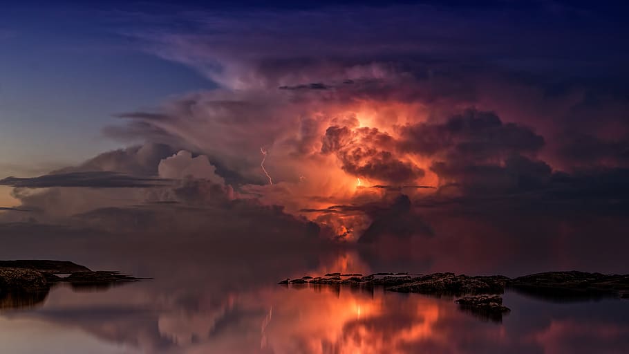 reflexió, núvols, cos, aigua, calma, alba, dramàtica, tarda, horitzó, paisatge, llum, llamps, mirall, naturalesa, oceà, roques, escènic, mar, paisatge marí, vora del mar, cel, skyscape, tempesta, estiu, sol, sortida del sol, posta de sol, bellesa a la natura, escenics - natura, cap gent, núvol - cel, tranquil·litat, escena tranquil·la, senyal d'advertència, muntanya, cel dramàtic, a l'aire lliure, medi ambient, poder a la natura, 5K