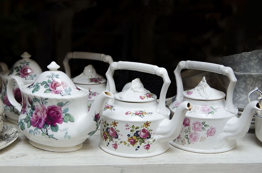 teteres, te, beure, fang, calenta, anticeller, taula, cap gent, ceràmica, a l'interior, natura morta, motiu floral, menjar i beguda, Color blanc, menjar dolç, tassa, patró, primer pla, flor, menjar, dolç, tetera, centrar-se en primer pla, planta amb flors, frescor, contenidor, tassa de te, antiguitat, pastís de boda, 4K