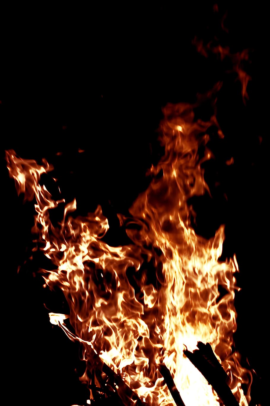 con2011, resum, fons, bonic, flama, ardent, cremar, primer pla, explotar, explosió, foc, calor, calenta, cremant, calor - temperatura, foc - fenomen natural, nit, brillant, moviment, color taronja, cap gent, foguera, naturalesa, esdeveniment, registre, fusta, moviment borrós, a l'aire lliure, il·luminat, exposició llarga, fosc, fons negre, 4K