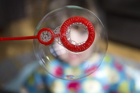 selettivo, messa a fuoco della bolla fotografica, bolla, macro, sapone, concentrarsi sulle conoscenze acquisite, avvicinamento, rosso, forma, sapone sud, nessuno, bacchetta, forma geometrica, cibo e bevande, in casa, trasparente, a forma di cuore, cerchio, multicolore, fragilità, vulnerabilità, natura, riflessione, bicchiere, San Valentino - vacanze, 5K, CC0, dominio pubblico, privo di copyright