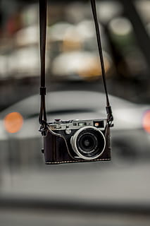 nærbillede foto, kamera, sløring, kameralinsen, kamerastropp, tæt på, dybdeskarphed, fokus, hængende, linse, lukker, teknologi, zoom, fokus på forgrunden, kamera - fotografisk udstyr, fotografering temaer, ingen mennesker, fotografisk udstyr, objektiv - optisk instrument, cirkel, indendørs, form, stilleben, geometrisk form, moderne, selektiv fokusering, udstyr, retro stylet, aktivitet, digitalt kamera, 1080P, CC0, offentligt domæne, royaltyfrie