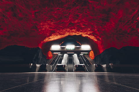 escalatoarele subterane, uman, persoană, iluminat, pardoseală, tunel, arhitectură, solna central, Stockholm, simetrie, Subteran, fotografie, bowling, podea, Modă, sferă, pistă de decolare, Femeie, transport, vehicul, roșu, nici o persoana, noapte, natură, în aer liber, construită, direcţie, calea de urmat, gol, echipamente de iluminat, călătorie, Munte, cer, destinații de călătorie, frumusețe în natură, etapă, 5K, CC0, domeniu public, fără drepturi de autor