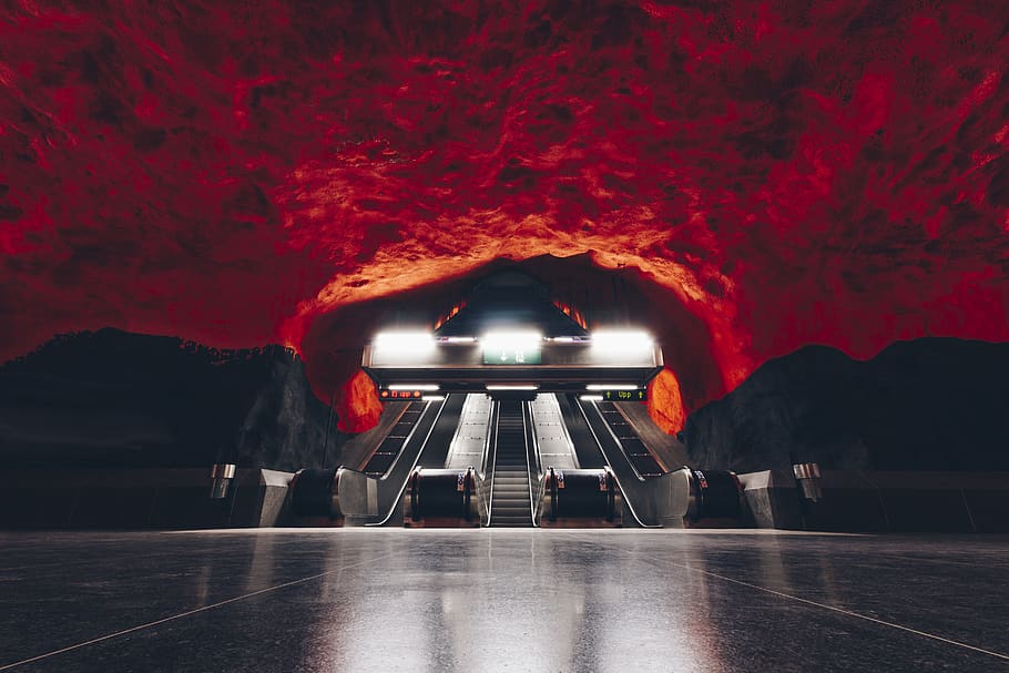 Escales mecàniques subterrànies, humà, persona, il·luminació, sòls, túnel, arquitectura, solna central, Estocolm, simetria, subterrani, fotografia, foto, bitlles, pis, moda, esfera, pista, femella, transport, vehicle, il·luminat, vermell, cap gent, nit, naturalesa, a l'aire lliure, estructura construïda, direcció, el camí a seguir, buit, equips d’il·luminació, viatjar, muntanya, cel, destinacions de viatge, bellesa a la natura, etapa, 5K
