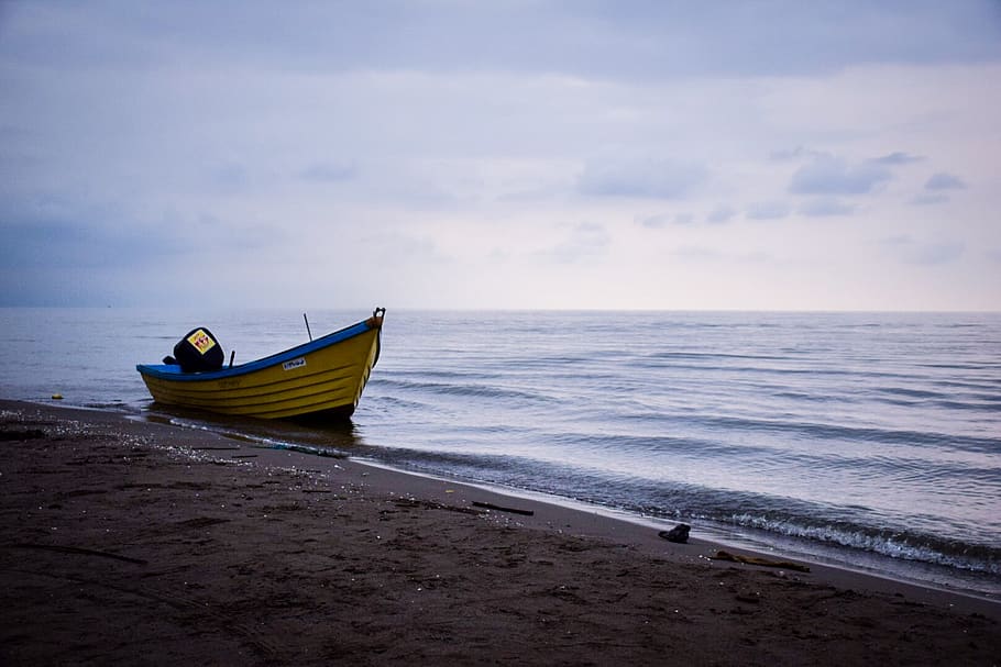 Boot, neben, Strand Ufer, Strand, Wolken, Tageslicht, Horizont, Landschaft, Natur, Ozean, Sand, szenisch, Meer, seelandschaft, Ufer, Himmel, Wasser, Wasserfahrzeug, Wellen, Horizont über Wasser, Land, Schönheit in der Natur, wolke - himmel, Szenen - Natur, Transport, Transportmittel, ruhige Szene, Ruhe, festgemacht, keine Leute, draußen, verankert, 720P