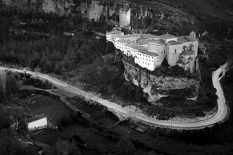 Spanien, cuenca, die Architektur, gebaute Struktur, Gebäudehülle, Geschichte, die Vergangenheit, keine Leute, Reiseziele, Reise, Tag, Natur, Gebäude, Tourismus, High Angle View, Wasser, draußen, Berg, Anbetungsstätte, Transport, alt, Religion, 4K, CC0, gemeinfrei, lizenzfrei