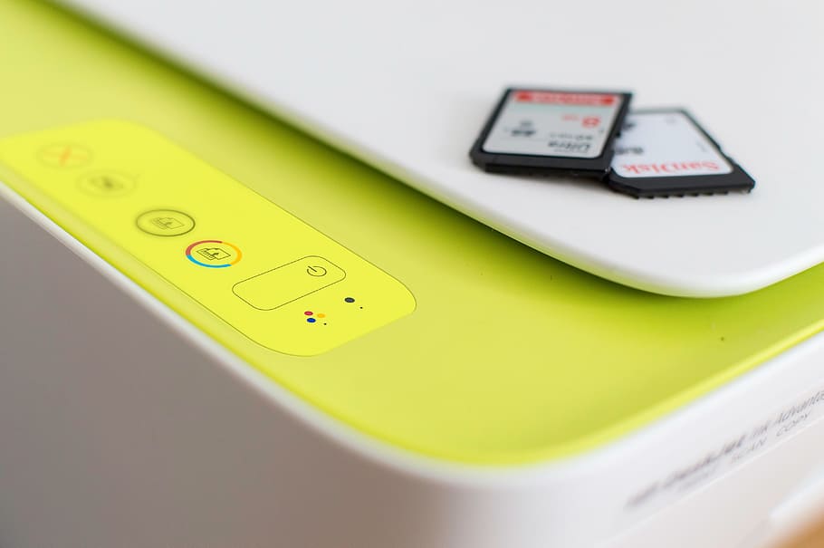 memòria, microsd, impressora, tecnologia, botons, poder, impressió, xips, escàner, fotocòpia, cap gent, a l'interior, nombre, primer pla, tir de l'estudi, precisió, temps, grup d'objectes, color verd, enfocament selectiu, rellotge, calculadora, comunicació, data límit, salut i medicina, fons de colors, organització, instrument de mesura, petit grup d'objectes, càlcul, fer dieta, 4K