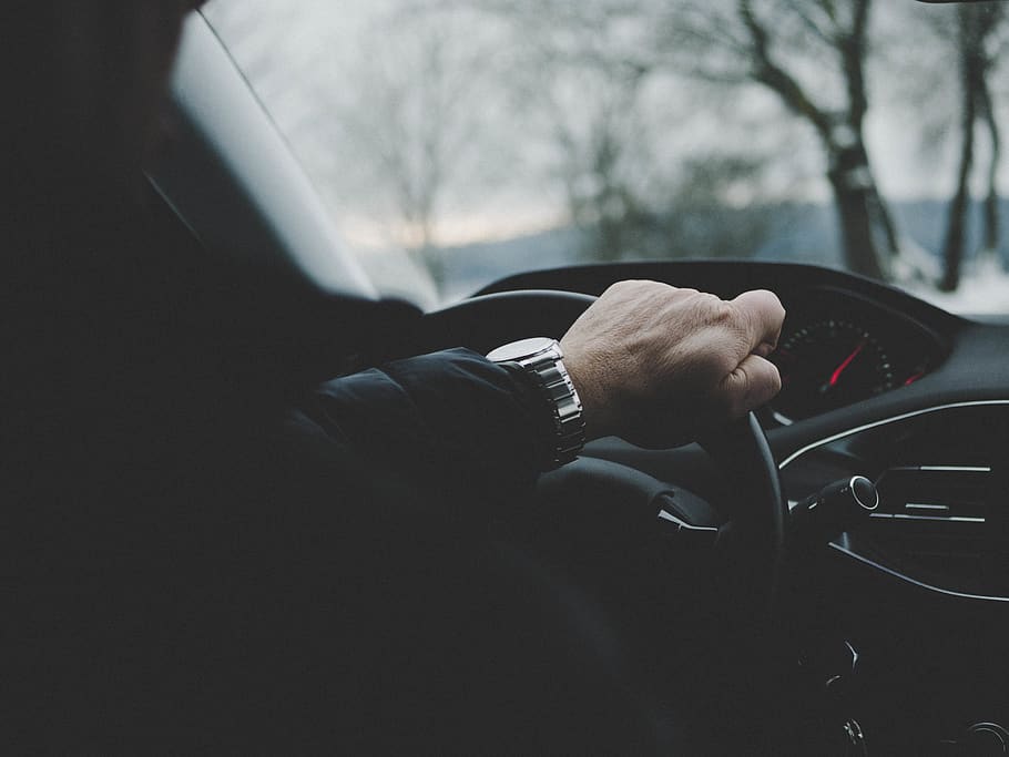 foto, persona, conduir, automàtic, automòbil, borrós, cotxe, control, panell, disseny, controlador, mà, interior, paisatge, home, modern, velocímetre, volant, sistema de transport, arbres, vehicle, parabrisa, manera de transport, transport, interior del vehicle, mà humana, interior del cotxe, vehicle terrestre, una persona, arbre, panell de control, viatjar, part del cos humà, estils de vida, persones reals, dit, a l'aire lliure, viatge de carretera, 4K