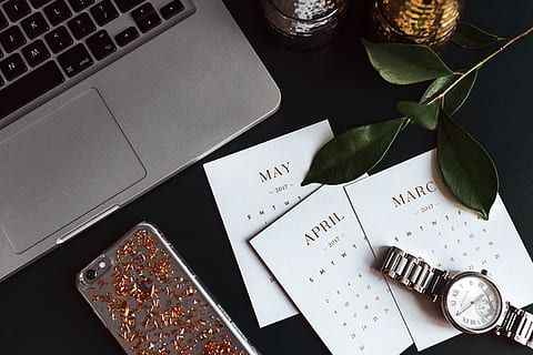 Escritorio de oficina en casa, macbook, iphone, calendario, reloj, &amperio;, organizador, oficina, espacio de trabajo, lugar de trabajo, teléfono, móvil, trabajo, escritorio, cuaderno, ordenador portátil, trabajando, estudiar, oficina en casa, reloj de plata, tecnología, comunicación, computadora, mesa, texto, tecnología inalámbrica, conexión, nadie, adentro, hoja, parte de la planta, teclado, vista de alto ángulo, escritura occidental, naturaleza muerta, equipo de computadora, comida y bebida, papel, 4K