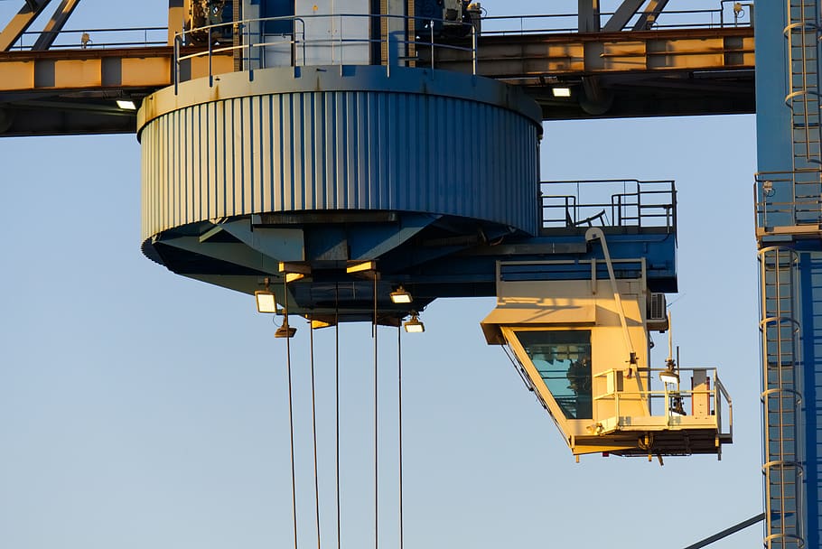 grua, grua de càrrega, contenidor, port, càrrega, apilats, manipulació de contenidors, cel, centre de màrqueting, Alemanya, sobre quadrat, indústria, exportar, empresa, transport, contenidor de càrrega, vista d’angle baix, estructura construïda, maquinària, arquitectura, dia, naturalesa, metall, a l'aire lliure, grua - maquinària de construcció, cap gent, cel clar, industria de la construcció, desenvolupament, generació de combustible i energia, exterior de l'edifici, groc, negocis, blau, equipament industrial, 5K