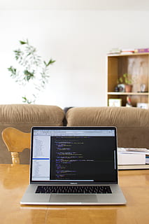 Canada, alma, code, ordinateur, salon, macbook, portable, la programmation, Technologie sans fil, La technologie, la communication, table, lien, à l'intérieur, intérieur de la maison, texte, dispositif d'information portable, se concentrer sur le premier plan, écran, écran de l'appareil, publication, meubles, personne, l'Internet, livre, tablette numérique, utilisant un ordinateur portable, surfer sur le net, 5K, CC0, domaine public, libre de droits