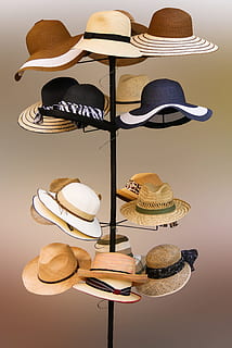 topi, hitam, obyek, kepala, penutup, koleksi, dalam ruangan, pilihan, variasi, topi jerami, tidak ada orang, pakaian, mode, topi matahari, masih hidup, sepatu, tembakan studio, toko, eceran, makanan dan minuman, topi koboi, tekstil, pola, merapatkan, sombrero, 4K, CC0, domain publik, bebas royalti