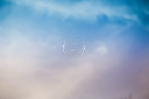 blu, bianca, tessile, bolla, nuvole, cielo, mezz'aria, nuvola - cielo, natura, sapone sud, forma geometrica, forma, cerchio, nessuno, vulnerabilità, fragilità, sfera, volante, trasparente, bellezza nella natura, Inquadratura dal basso, la tranquillità, all'aperto, purezza, 5K, CC0, dominio pubblico, privo di copyright