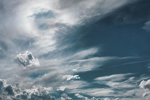 fotografia, cielo, nuvolosità, nuvole, nuvoloso, luce del giorno, lanuginoso, drammatico, Paradiso, alto, nuvola - cielo, bellezza nella natura, Cloudscape, scenics - natura, ambiente, natura, vento, cielo drammatico, sfondi, nessuno, atmosfera, Inquadratura dal basso, la tranquillità, blu, giorno, idilliaco, all'aperto, meteorologia, clima, wispy, 4K, CC0, dominio pubblico, privo di copyright