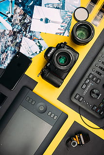 negro, cámara nikon dslr, junto a, espacio, gris, iphone x, cámara, mesa, lente, tableta, tecnología, teléfono, fotos, imágenes, negativo, cámara filmográfica, Nikon, marca, manzana, amarillo, rodar, foto, iphone, camara - equipo fotografico, equipo, lente - instrumento óptico, de color negro, antecedentes, fotógrafo, solo objeto, aficiones, 5K, CC0, dominio público, libre de derechos