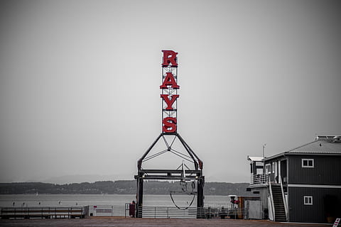 des rayons, port, baie, doc, côte, mer, architecture, structure construite, ciel, eau, la nature, extérieur du bâtiment, personne, journée, espace de copie, ciel clair, transport, en plein air, navire nautique, rouge, bâtiment, front de mer, vignette, mode de transport, voilier, 5K, CC0, domaine public, libre de droits