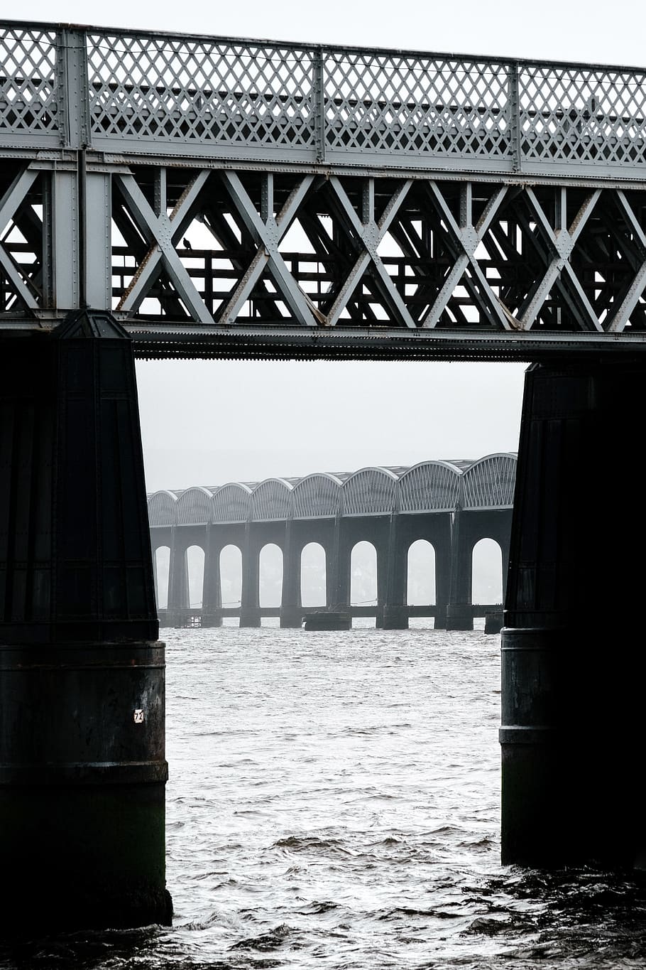 pont de formigó, edifici, pont, aigua, dundee, carretera, davant del mar, Regne Unit, moll, port, arquitectura, manera, transport, columna, pilar, passeig marítim, pas superior, viaducte, vianants, flamarada, estructura construïda, pont - estructura feta per l'home, connexió, riu, dia, naturalesa, enginyeria, arc, columna arquitectònica, cel, a l'aire lliure, vista d’angle baix, sota, pont d’arc, viga, 4K