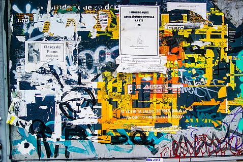 iklan mural, poster, coretan, Arsitektur, seni dan kerajinan, tidak ada orang, struktur yang dibangun, kreativitas, komunikasi, latar belakang, teks, bingkai penuh, kuning, cat, multi-warna, fitur dinding - bangunan, tanda, kota, tinta, di luar rumah, pola, lukisan dinding, 4K, CC0, domain publik, bebas royalti