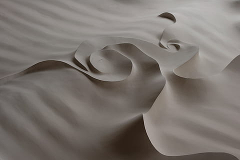 la pedrera, gesso, intonaci, soffitto, astratto, liscio, ondulazione, gaudi, tessile, in casa, letto, foglio, Colore bianco, biancheria, avvicinamento, increspato, spiegazzato, vista dall'alto, persone, raso, fotogramma intero, Camera da letto, mobilia, morbidezza, emozione positiva, 2K, CC0, dominio pubblico, privo di copyright