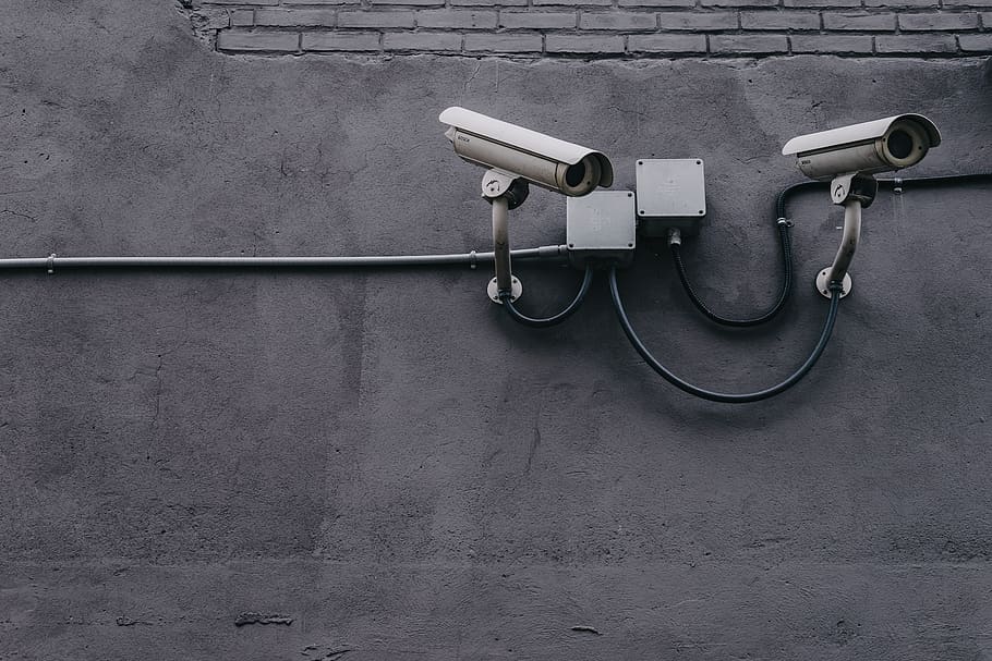 dos, gris, càmeres de seguretat de bala, càmera, cibernètic, dades, equipament, paviment, privadesa, segur, seguretat, càmera de seguretat, acer, vigilància, paret, protecció, funció de construcció de parets, arquitectura, cap gent, metall, estructura construïda, sistema de seguretat, tecnologia, temes socials, dia, crim, bloqueig, a l'aire lliure, Llei, cable, control, 5K