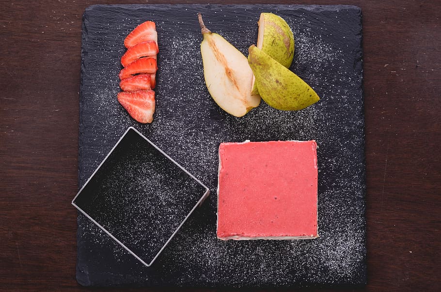 infornare, muffa, cucinando, cucina, frutta, tavolo, processi, piatto, Pera, fragola, cibo, cibo e bevande, natura morta, freschezza, mangiare sano, in casa, legno - materiale, vista dall'alto, nessuno, benessere, rosso, direttamente sopra, fetta, avvicinamento, forma, anguria, preparativi, design, vassoio, 4K