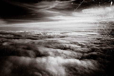 cel blanc ennuvolat, naturalesa, temps, a l'aire lliure, núvol, gris, aèria, blanc i negre, cloudscape, zero, pel·lícula, retro, monocroma, esgarrapades, noir, vintage, resistent, cel, Cúmulus, inundació, tempesta, núvol - cel, escenics - natura, bellesa a la natura, tranquil·litat, medi ambient, cap gent, vista aèria, escena tranquil·la, cel dramàtic, moviment, dia, idíl·lic, paisatge, por, horitzó, compost digital, 5K, CC0, domini públic, lliure de regalies