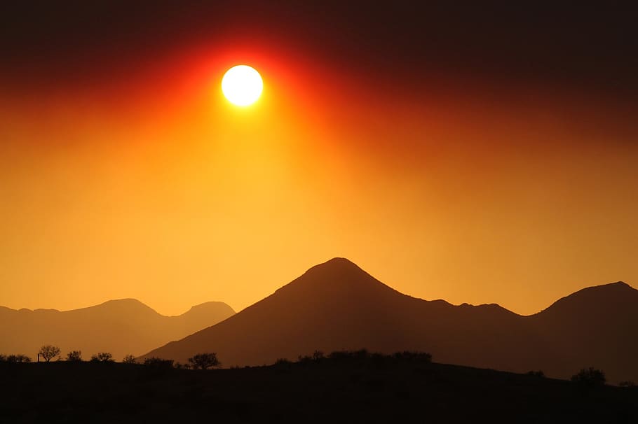 fotografia de silueta, muntanyes, arbres, retroil·luminat, núvols, alba, desert, tarda, boira, paisatge, llum, lluna, Serra, naturalesa, cel, sol, sortida del sol, posta de sol, muntanya, silueta, bellesa a la natura, escenics - natura, color taronja, cap gent, medi ambient, tranquil·litat, escena tranquil·la, llum solar, destinacions de viatge, escena no urbana, idíl·lic, a l'aire lliure, cim de muntanya, 1080P