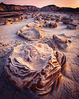 bruine rotsformaties, schoonheid in de natuur, scenics - natuur, rustige scène, kalmte, landschap, land-, niet-stedelijke scène, geen mensen, geologie, natuur, milieu, fysieke geografie, rots, rock - object, solide, zand, zonsondergang, reisbestemmingen, rotsformatie, idyllisch, warme lente, droog klimaat, klimaat, uitgehold, 4K, CC0, publiek domein, royaltyvrij
