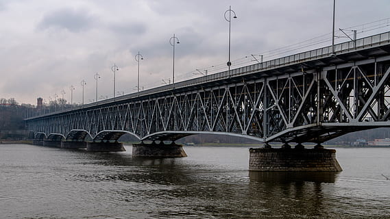 a închide, fotografie, beton, pod, arhitectură, nori, lumina zilei, Reper, lung, modern, drum, cer, oţel, apă, conexiune, construită, pod - om construit, transport, râu, oraș, destinații de călătorie, nor - cer, exteriorul clădirii, Inginerie, natură, ceaţă, mediu inconjurator, peisaj urban, aliaj, în aer liber, podul arcului, poluarea aerului, 5K, CC0, domeniu public, fără drepturi de autor